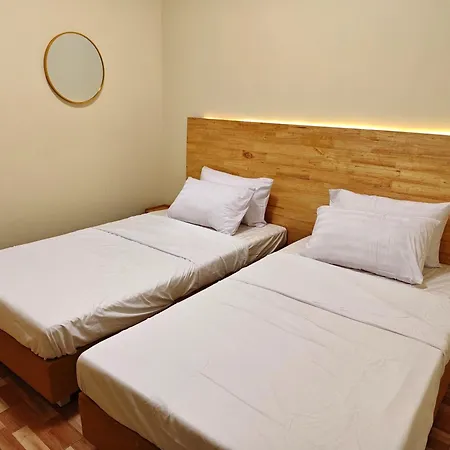 Latitude 13 Room & Breakfast