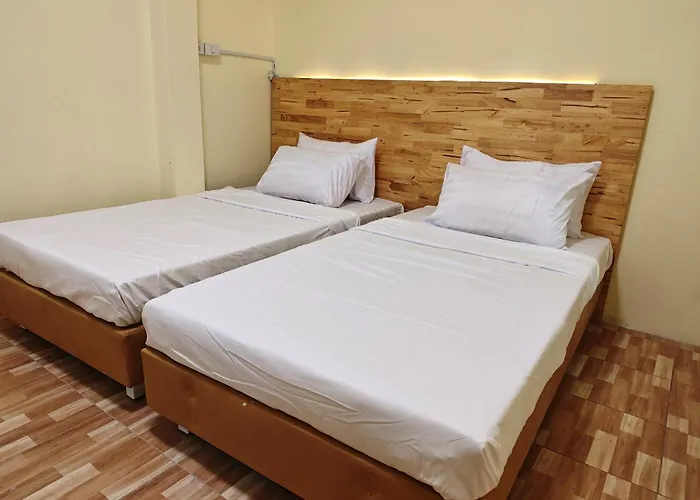 Latitude 13 & Breakfast Hotel