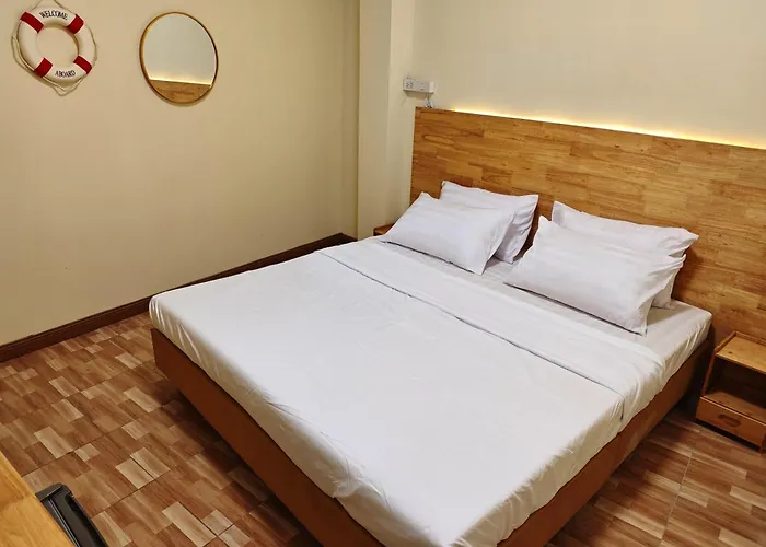 Hotel Latitude 13 & Breakfast 2*